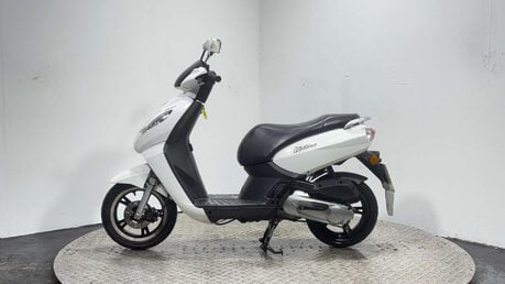 Peugeot Kisbee 2016 10K PROJECT 50CC SCOOTER 4 STROKE SPARES OR REPAIR 4