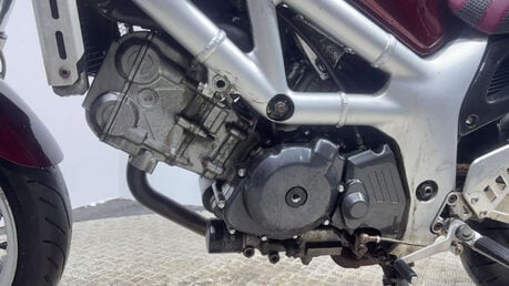 Suzuki SV650 N NAKED 2002 RUNNING PROJECT BIKE SPARES OR REPAIR 650CC A2 12