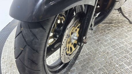 Suzuki GSX 2002 47K RUNNING PROJECT BIKE SPARES OR REPAIR 600CC COMMUTER 18