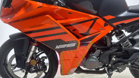 KTM RC 125 2025 ONLY 2K CAT N RUNNING LIGHT PROJECT BIKE SPORTS 125CC 14