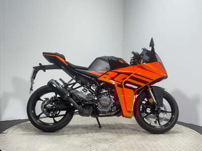 KTM RC 125 2025 ONLY 2K CAT N RUNNING LIGHT PROJECT BIKE SPORTS 125CC