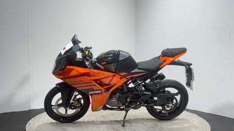 KTM RC 125 2025 ONLY 2K CAT N RUNNING LIGHT PROJECT BIKE SPORTS 125CC 4