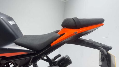 KTM RC 125 2025 ONLY 2K CAT N RUNNING LIGHT PROJECT BIKE SPORTS 125CC 11