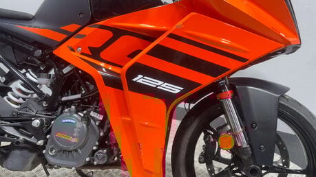 KTM RC 125 2025 ONLY 2K CAT N RUNNING LIGHT PROJECT BIKE SPORTS 125CC 16
