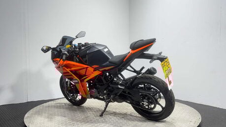 KTM RC 125 2025 ONLY 2K CAT N RUNNING LIGHT PROJECT BIKE SPORTS 125CC 5