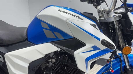 Lexmoto Venom 2016 3K CARBED PROJECT BIKE SPARES OR REPAIR 125CC LEARNER BIKE 25