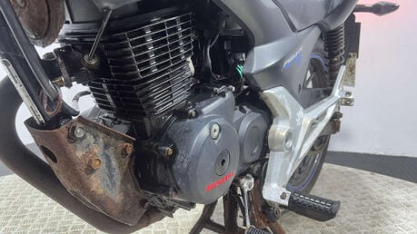 Honda CB CBF 125 GLR125 2015 26K RUNNING PROJECT BIKE SPARES OR REPAIR 125CC 28