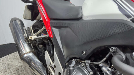 Honda CB 2015 GOOD RUNNING PROJECT BIKE A2 READY COMMUTER NAKED 28