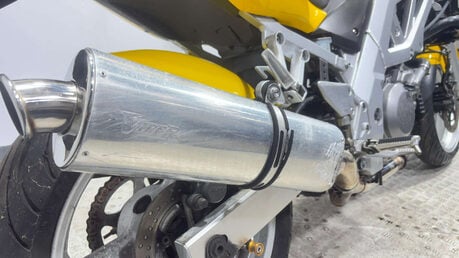 Suzuki SV650 N 2004 17K RUNNING PROJECT BIKE SPARES OR REPAIR 650CC NAKED A2 21