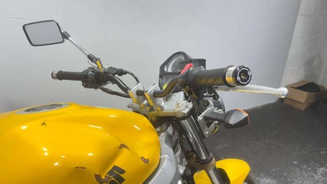 Suzuki SV650 N 2004 17K RUNNING PROJECT BIKE SPARES OR REPAIR 650CC NAKED A2 33