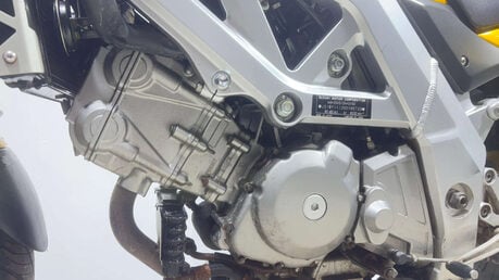 Suzuki SV650 N 2004 17K RUNNING PROJECT BIKE SPARES OR REPAIR 650CC NAKED A2 8