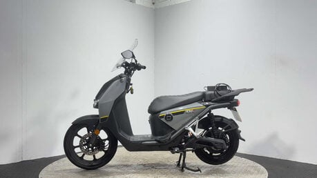 Vmoto CPX 2023 ELECTRIC 125CC SCOOTER SPARES OR REPAIR PROJECT ESCOOTER 4