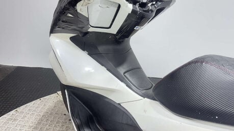 Honda PCX 2015 WW SPARES OR REPAIR PROJECT LEARNER SCOOTER 125CC BIKE 7