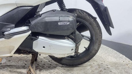 Honda PCX 2015 WW SPARES OR REPAIR PROJECT LEARNER SCOOTER 125CC BIKE 21