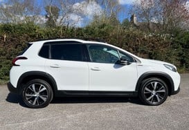 Peugeot 2008 BLUE HDI GT LINE PAN ROOF 9