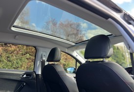 Peugeot 2008 BLUE HDI GT LINE PAN ROOF 27