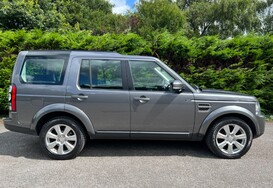 Land Rover Discovery 3.0 SDV6 SE TECH AUTOMATIC 5