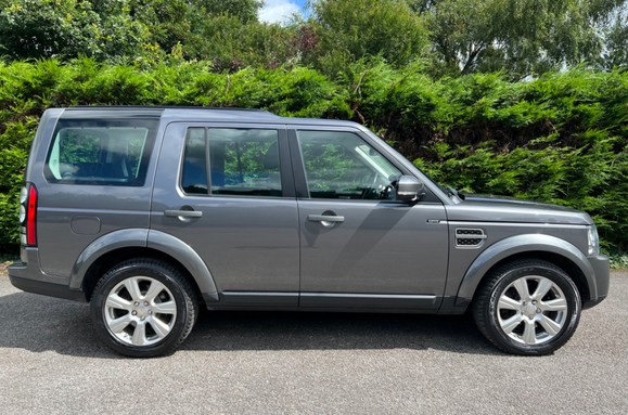 Land Rover Discovery 3.0 SDV6 SE TECH AUTOMATIC 5