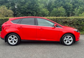 Ford Focus 1.0 ZETEC 5 DOOR £20 ROAD TAX 6