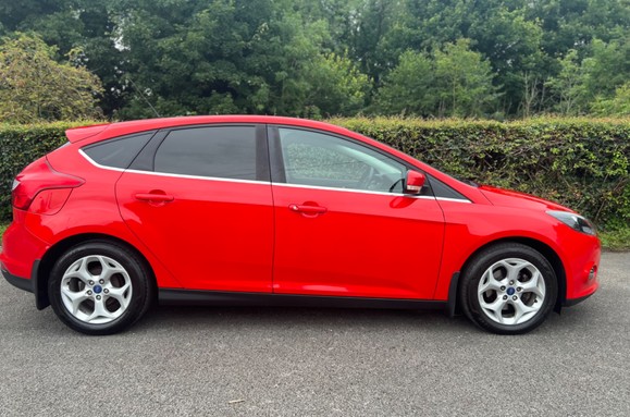 Ford Focus 1.0 ZETEC 5 DOOR £20 ROAD TAX 6