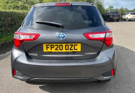 Toyota Yaris  1.5 VVT-h Y20 Bi-tone E-CVT Automatic  8