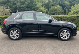 Audi Q3 1.5 TFSI SPORT 6