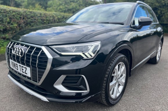 Audi Q3 1.5 TFSI SPORT 10