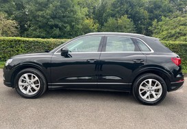 Audi Q3 1.5 TFSI SPORT 12