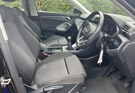 Audi Q3 1.5 TFSI SPORT 16