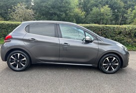 Peugeot 208 1.2 PURETECH ALLURE PREMIUM 6