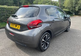 Peugeot 208 1.2 PURETECH ALLURE PREMIUM 7