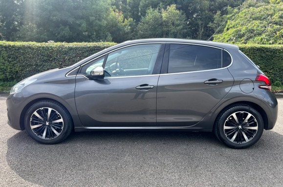 Peugeot 208 1.2 PURETECH ALLURE PREMIUM 11