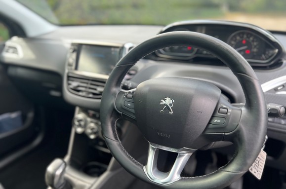 Peugeot 208 1.2 PURETECH ALLURE PREMIUM 16