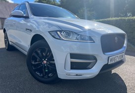 Jaguar F-Pace 2.0D 165 R-SPORT PAN ROOF 1