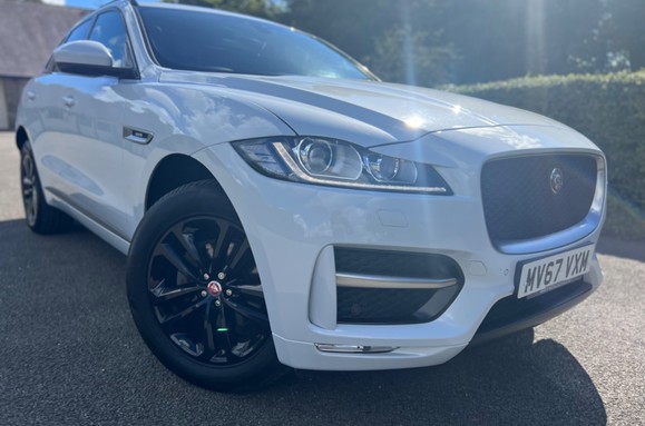 Jaguar F-Pace 2.0D 165 R-SPORT PAN ROOF 1