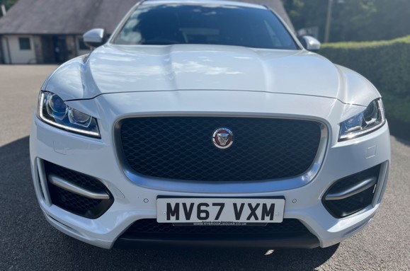 Jaguar F-Pace 2.0D 165 R-SPORT PAN ROOF 4