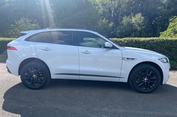 Jaguar F-Pace 2.0D 165 R-SPORT PAN ROOF 6