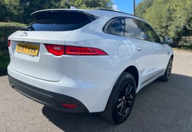 Jaguar F-Pace 2.0D 165 R-SPORT PAN ROOF 7