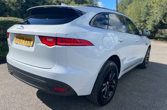 Jaguar F-Pace 2.0D 165 R-SPORT PAN ROOF 7