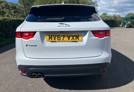 Jaguar F-Pace 2.0D 165 R-SPORT PAN ROOF 8