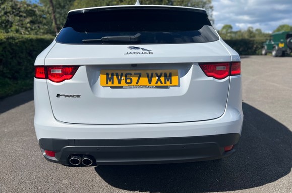 Jaguar F-Pace 2.0D 165 R-SPORT PAN ROOF 8