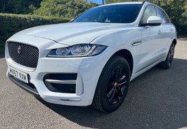 Jaguar F-Pace 2.0D 165 R-SPORT PAN ROOF 10