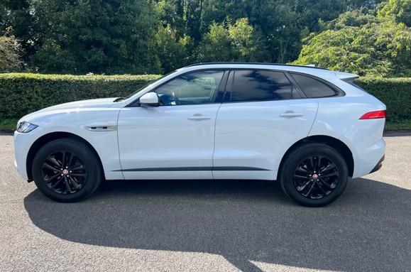 Jaguar F-Pace 2.0D 165 R-SPORT PAN ROOF 12