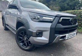 Toyota Hilux INVINCIBLE X 4WD 2.8 D-4D DCB AUTO 1