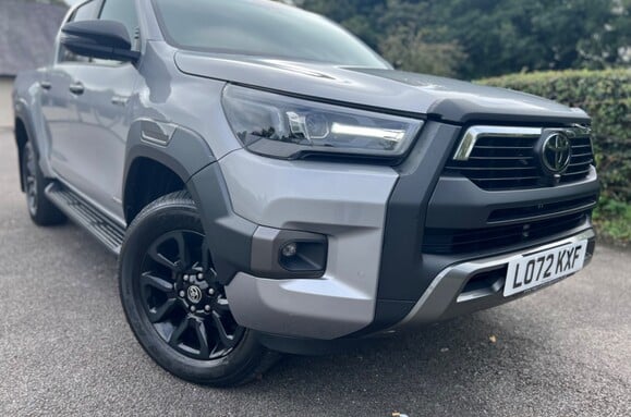 Toyota Hilux INVINCIBLE X 4WD 2.8 D-4D DCB AUTO 1