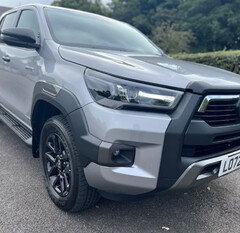 Toyota Hilux INVINCIBLE X 4WD 2.8 D-4D DCB AUTO 3