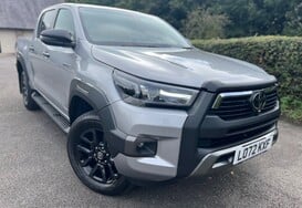 Toyota Hilux INVINCIBLE X 4WD 2.8 D-4D DCB AUTO 5