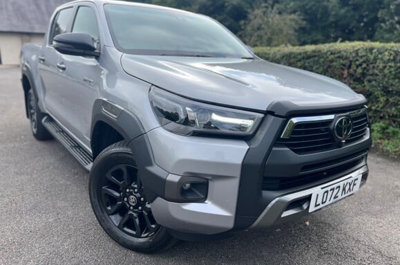 Toyota Hilux INVINCIBLE X 4WD 2.8 D-4D DCB AUTO 5