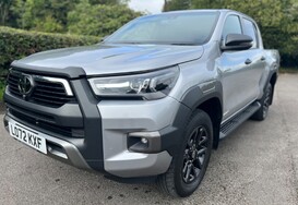 Toyota Hilux INVINCIBLE X 4WD 2.8 D-4D DCB AUTO 9