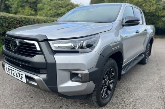 Toyota Hilux INVINCIBLE X 4WD 2.8 D-4D DCB AUTO 9